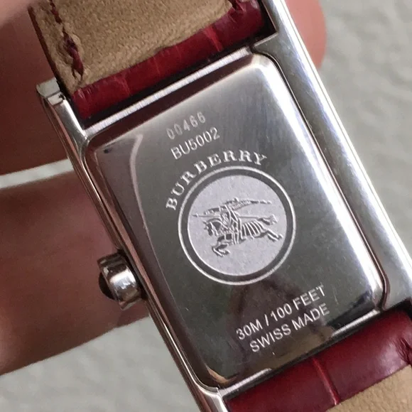 🖤BURBERRY Diamond bezel watch with red alligator straps